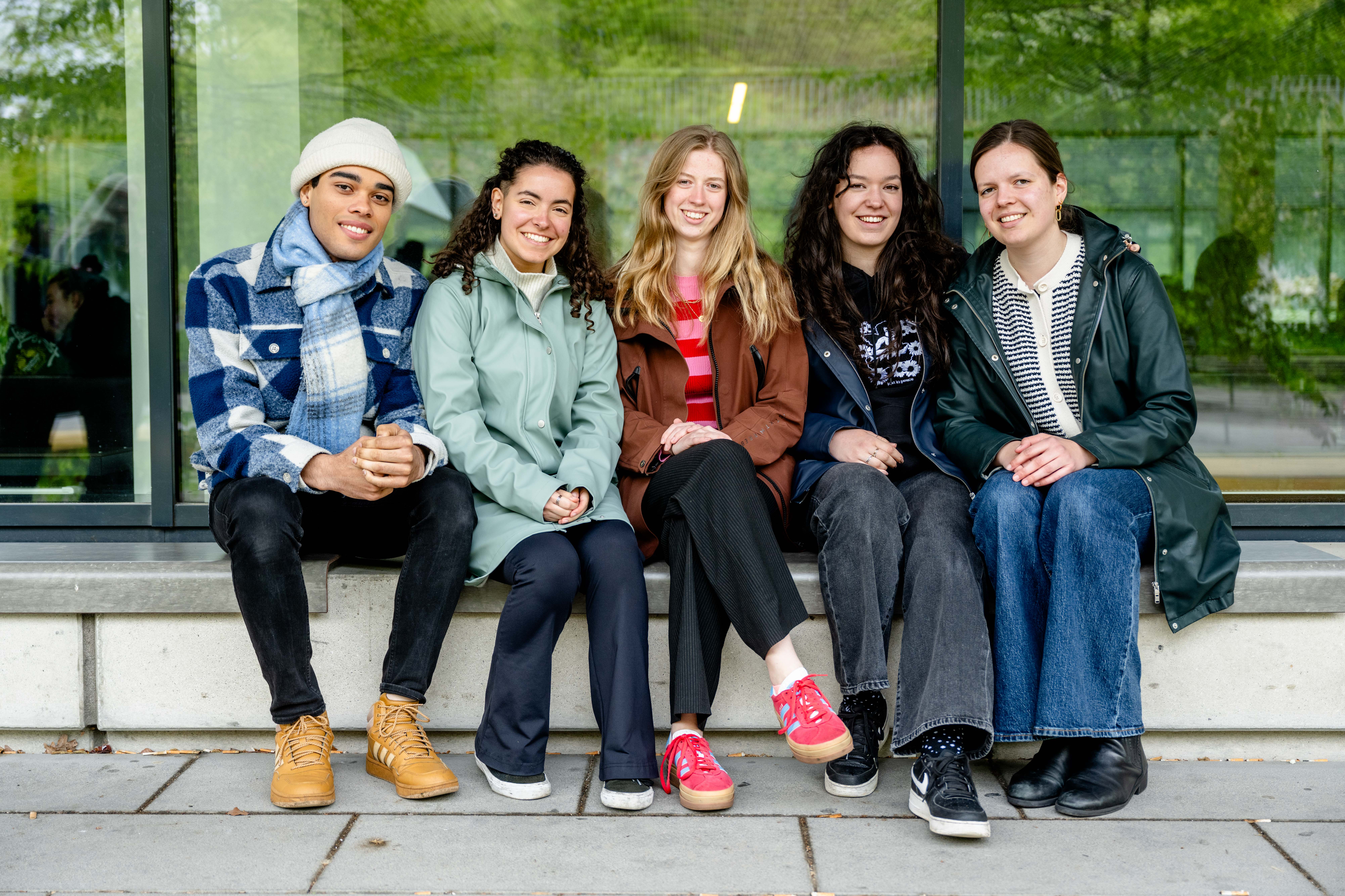 Fünf Studierende der Erasmus University Rotterdam.