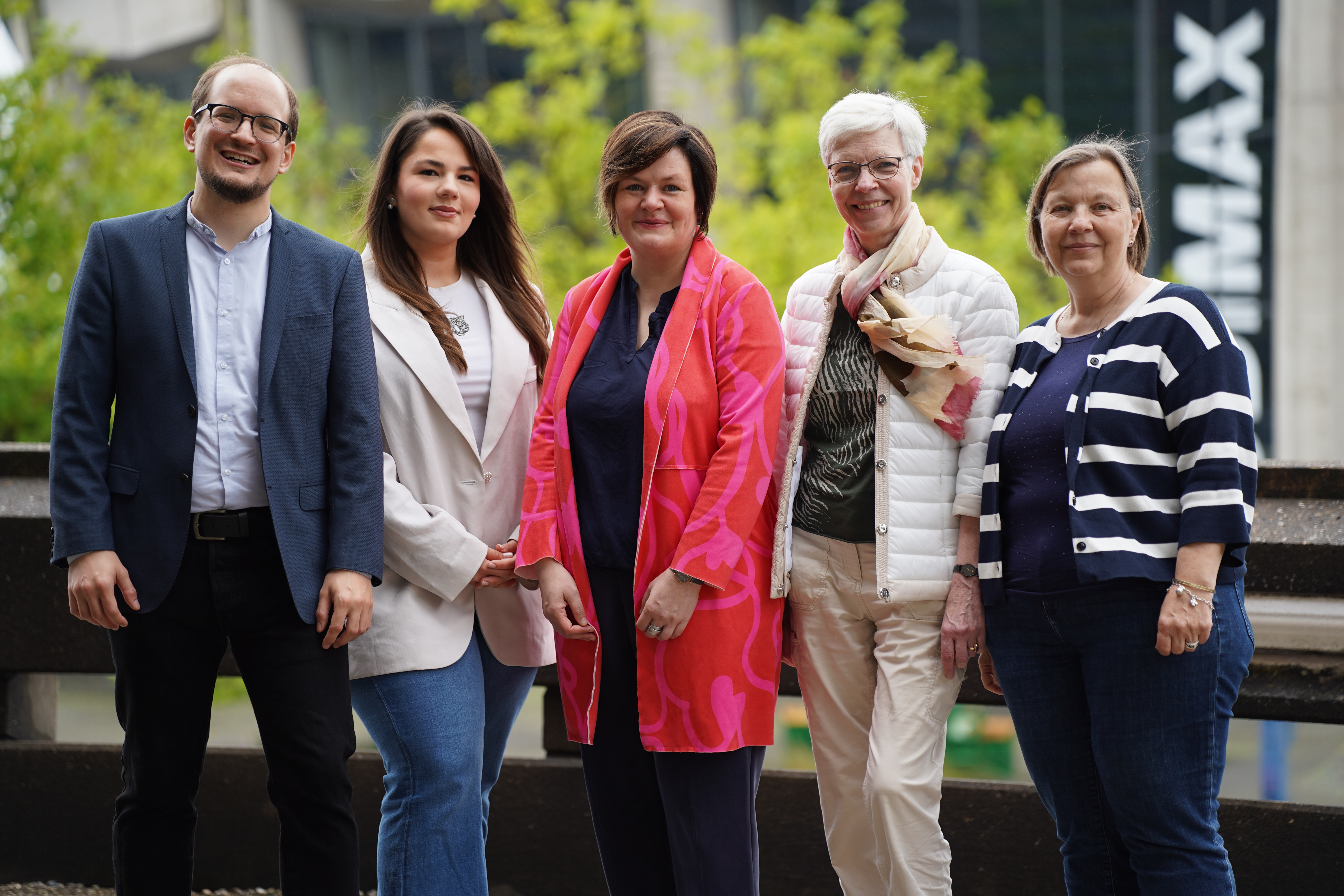 Das Bild zeigt die Menschen, die den neuen Studiengang konzipiert haben (von links): Chris Katzenberg, Monika Gesing, Studiengangsleiterin Sandra Aßmann, Kornelia Freitag, Prorektorin für Lehre und Studium, sowie Susanne Lippold. 