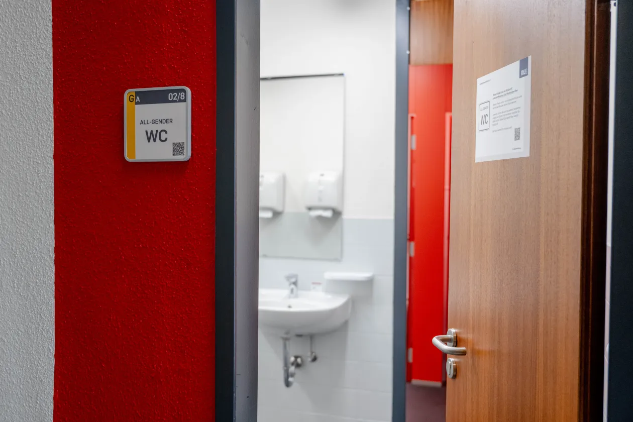 Schild en einem All-Gender WC