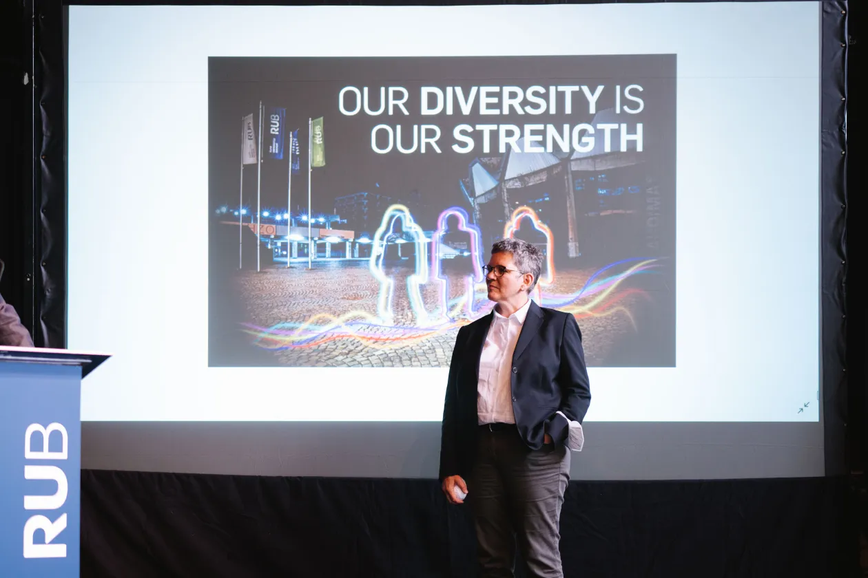 Isolda Karle auf einer Bühne