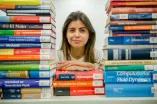 Studentin mit Büchern