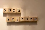 Würfel mit der Aufschrift Open Sience