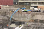 Erste Betonlieferung für den Neubau