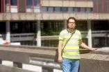 Das Foto zeigt den UNIC-Double-Degree-Studenten Kevin Cuadra aus Polen auf dem RUB-Campus in Bochum.