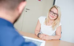 Studentin in der Beratung