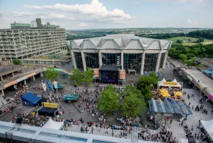 Beim Sommerfest der RUB wird das Forum zur Bühne. 