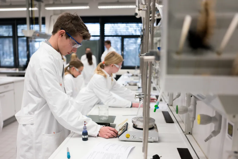 In student laboratory kids experiments in the field of chemistry. 