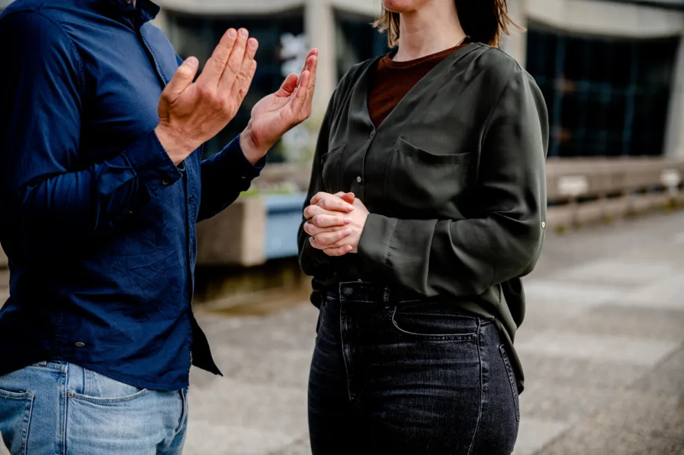 Unterschiedliche Gesten im Gebet