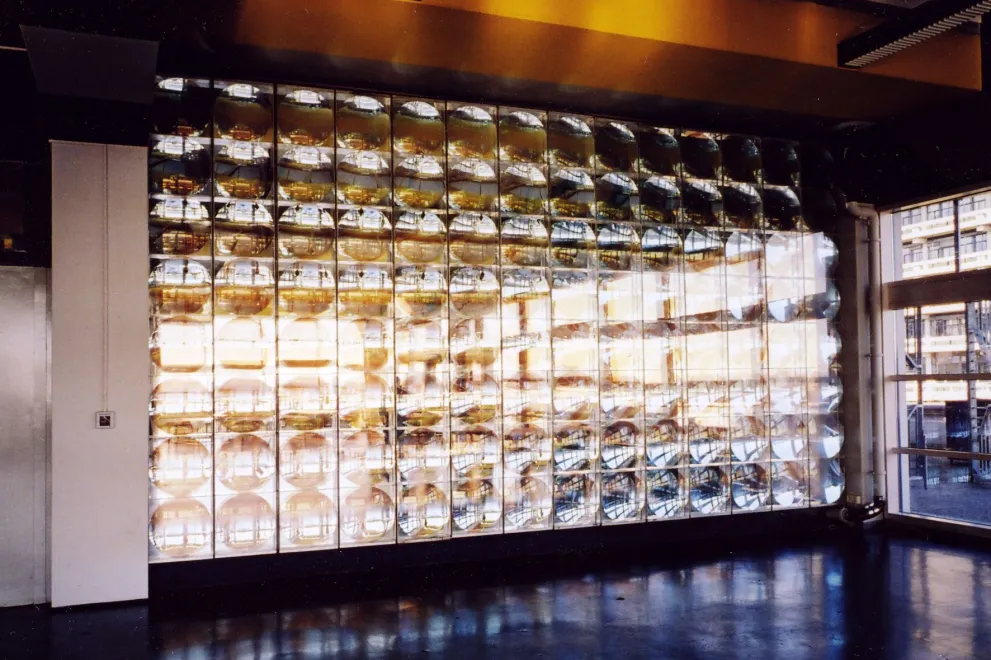 Kunstwerk von Adolf Luther, Ohne Titel (Hohlspiegelwand