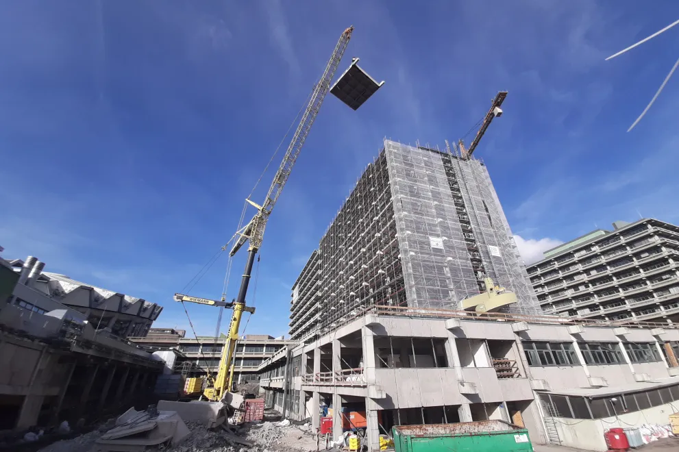 Abheben der 2. Deckenplatte über E7