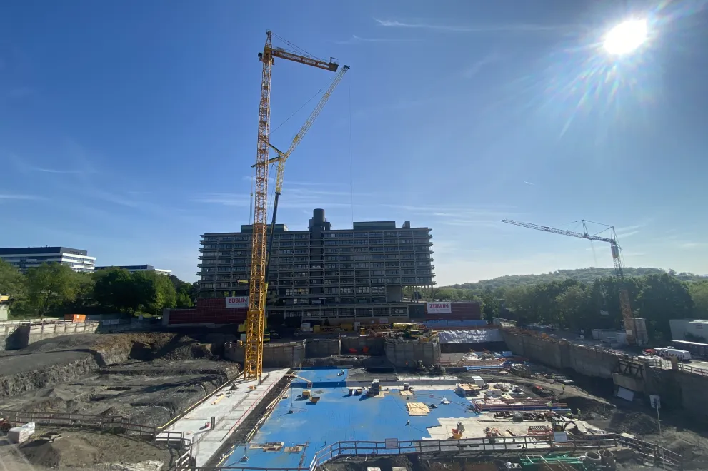 Aufbau des ersten Turmdrehkrans