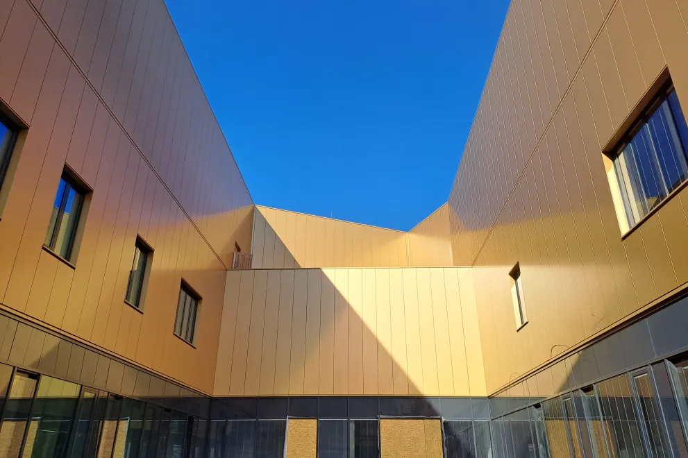 Baustelle Think Fassade Innenhof