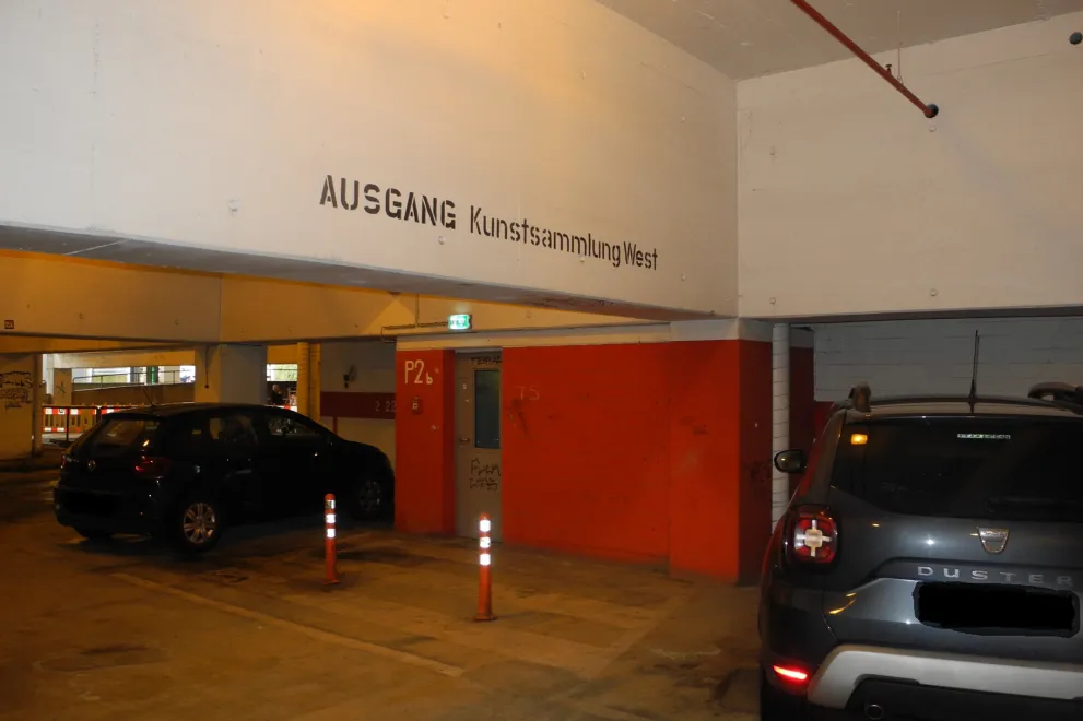 Verkehrsbauwerk Ausgang Kunstsammlung