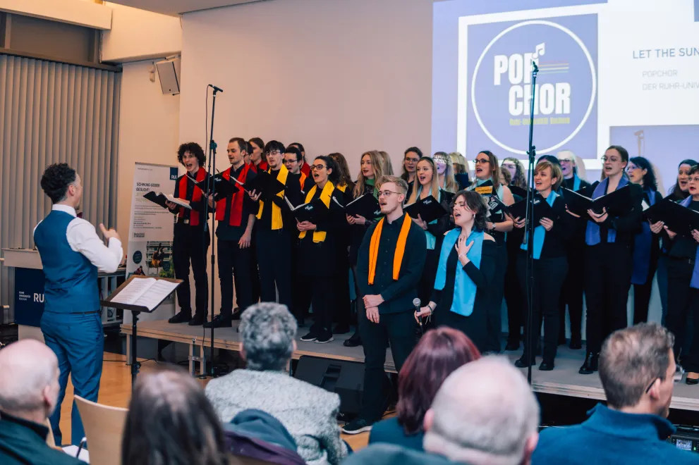 Foto: Der Popchor der RUB singt.
