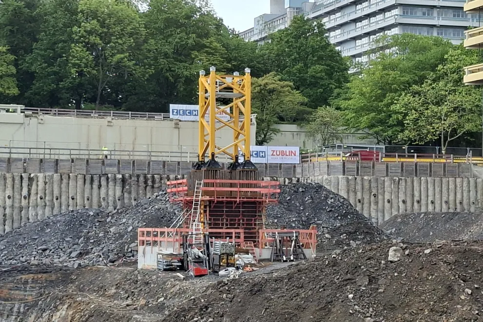 ENB GC das Fundament des ersten Turmdrehkrans